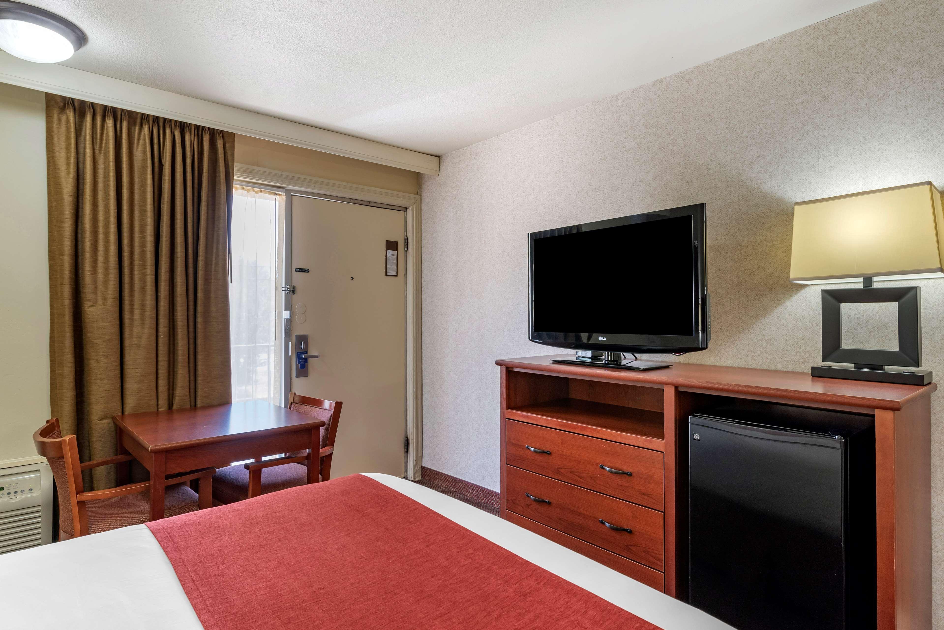 Best Western Sherwood Inn Clarksville Экстерьер фото