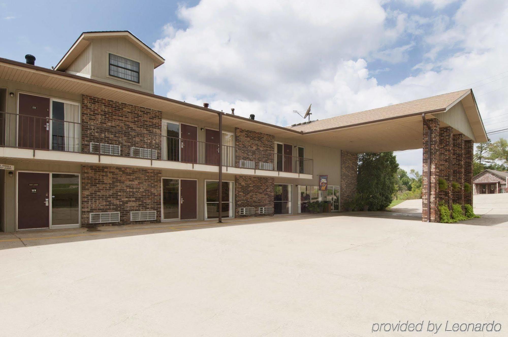 Best Western Sherwood Inn Clarksville Экстерьер фото